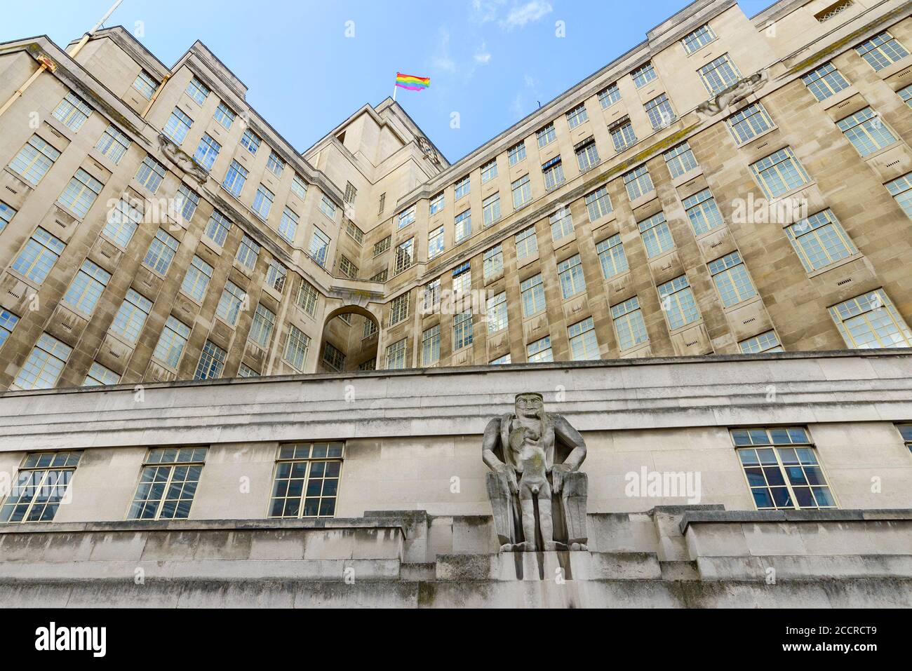 Londres, Angleterre, Royaume-Uni. Station de métro St James's Park - 55 Broadway (1929: Charles Holden) Art déco - Portland Stone Banque D'Images