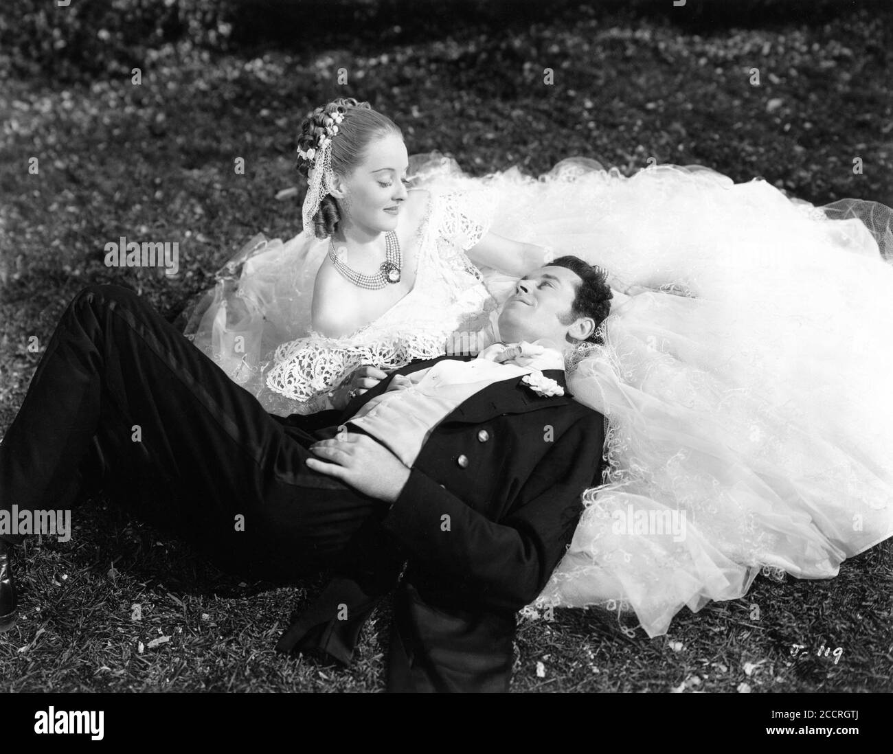 BETTE DAVIS et HENRY FONDA dans JEZEBEL 1938 réalisateur WILLIAM WYLER de la pièce par Owen Davis musique Max Steiner costumes Orry-Kelly Warner Bros. Banque D'Images