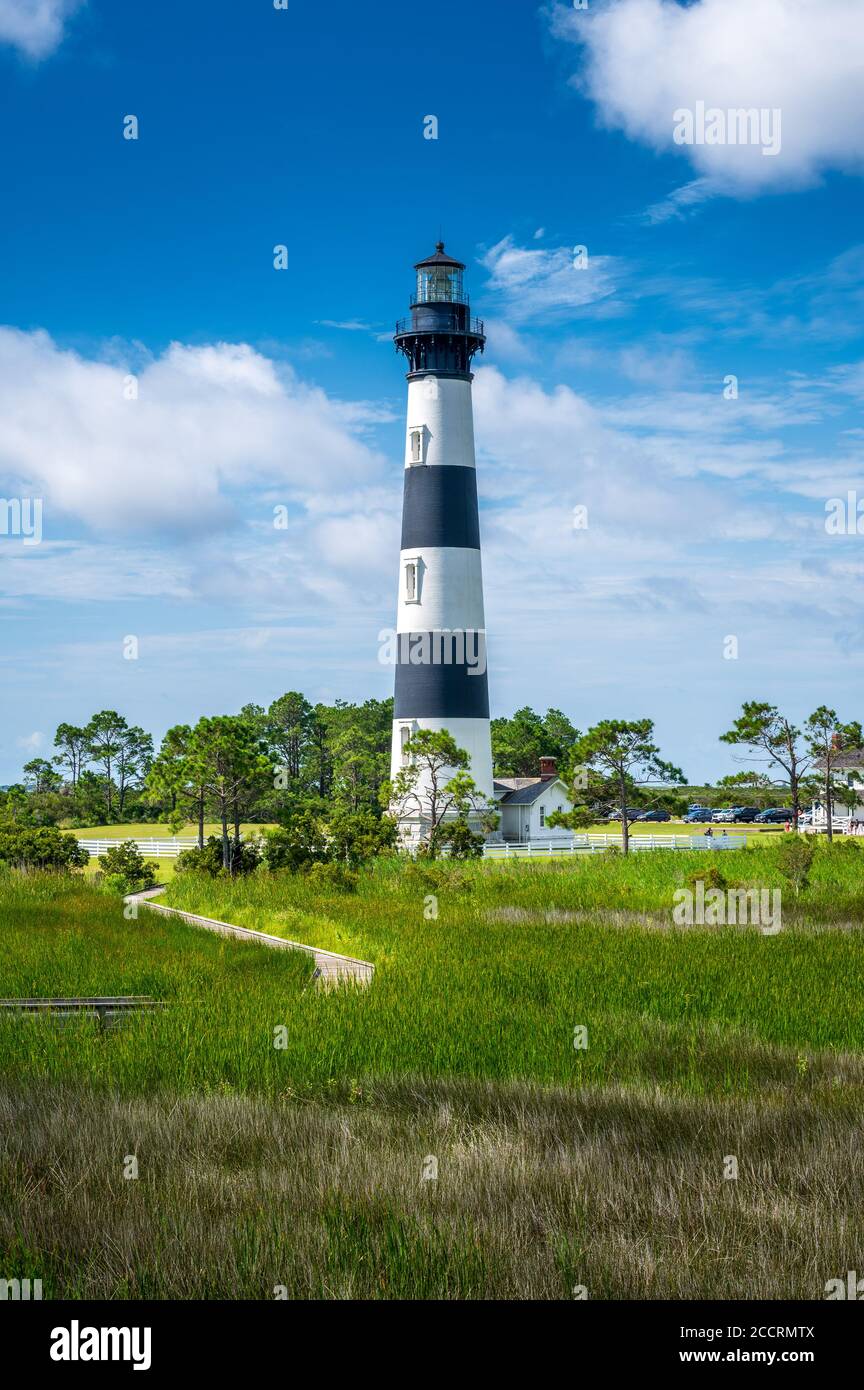Phare de l'île de Bodie au début du mois d'août avec ciel partiellement nuageux Banque D'Images