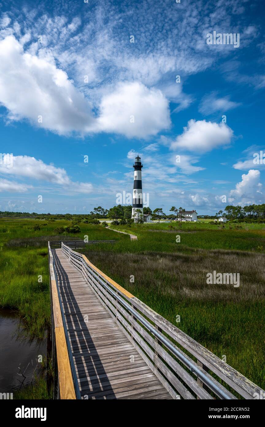 Phare de l'île de Bodie au début du mois d'août avec ciel partiellement nuageux Banque D'Images