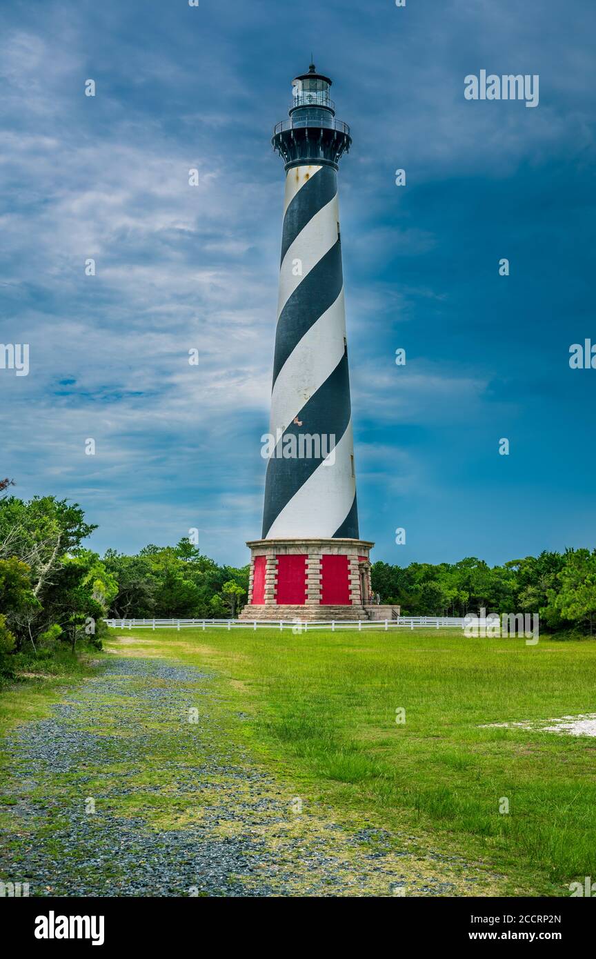 Cape Hatteras Lighthouse à Hatteras en Caroline du Nord au début du mois d'août ciel partiellement nuageux Banque D'Images