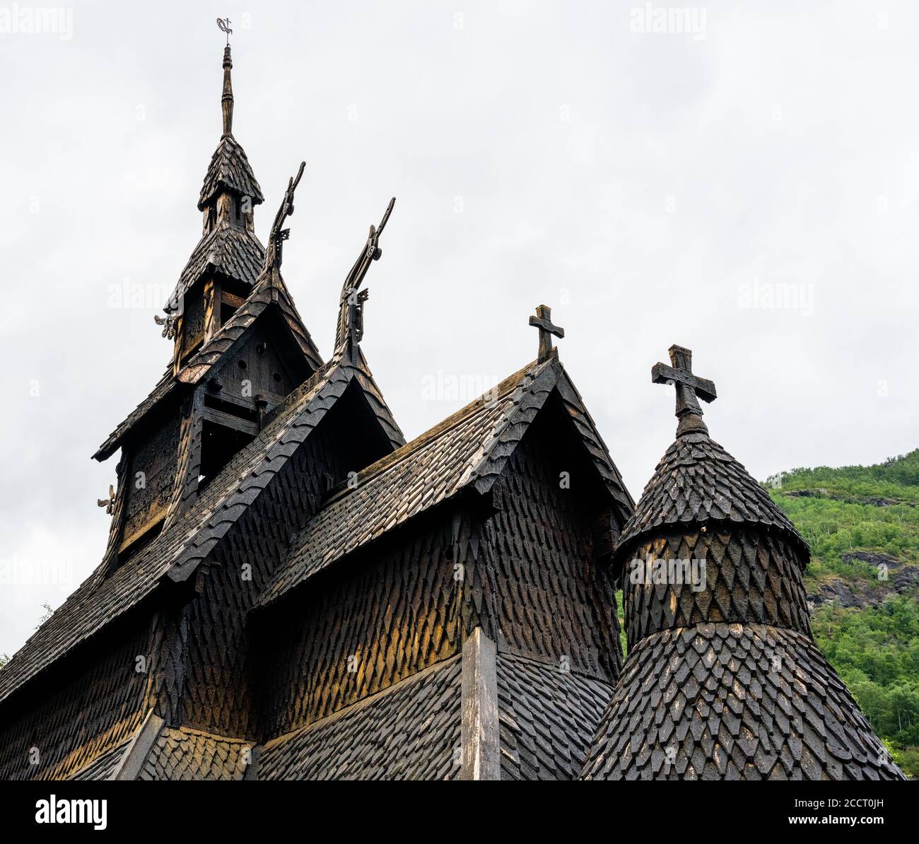 La structure de toit fantastique de Borgund stave église à la tête De Laerdale, dans le centre de la Norvège de Vestland, construite entièrement en bois au xiie siècle Banque D'Images