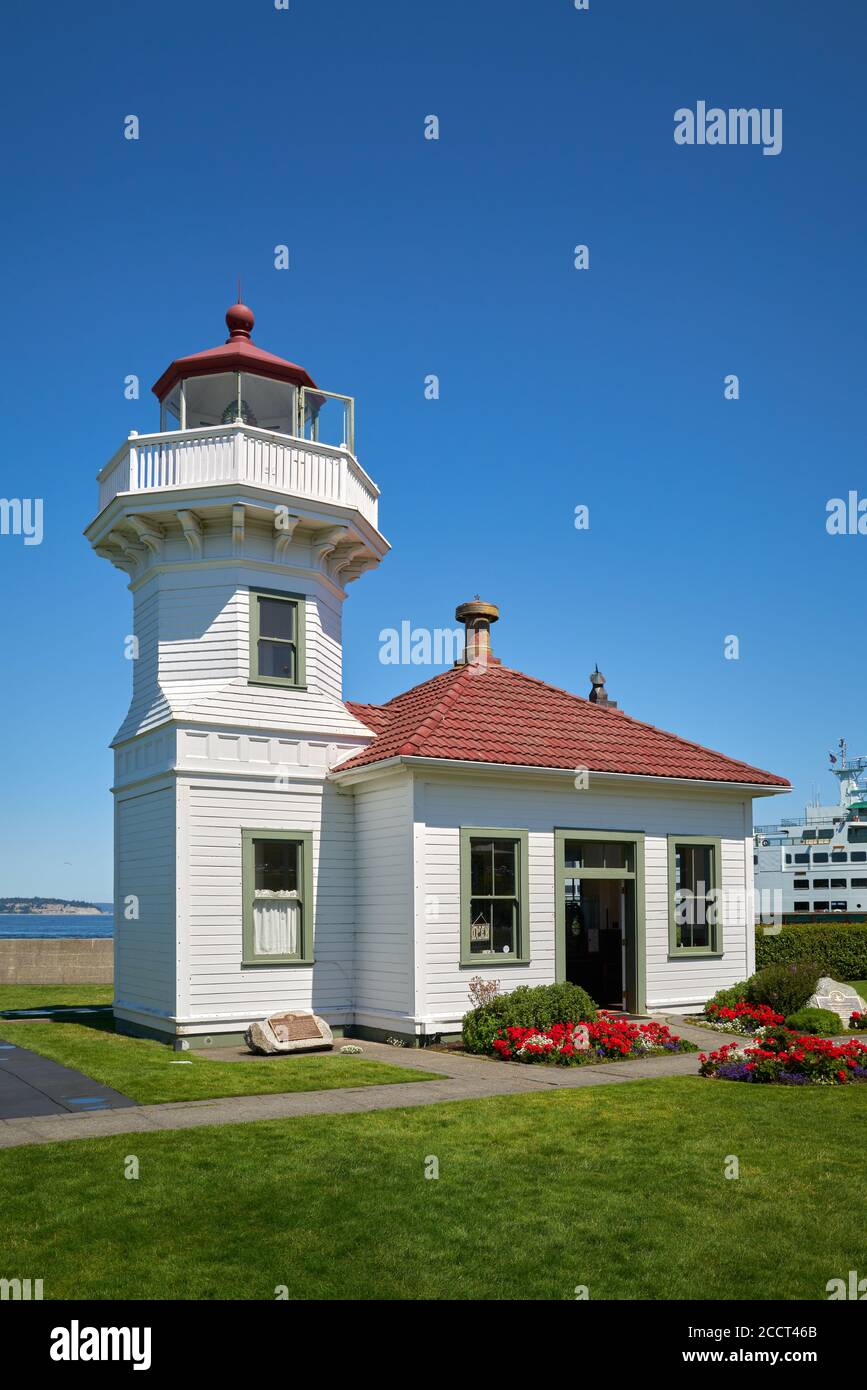 Mukilteo Phare Washington État États-Unis vertical. Le phare de Mukilteo guide les marins en mer. Comté de Snohomish, État de Washington. Banque D'Images