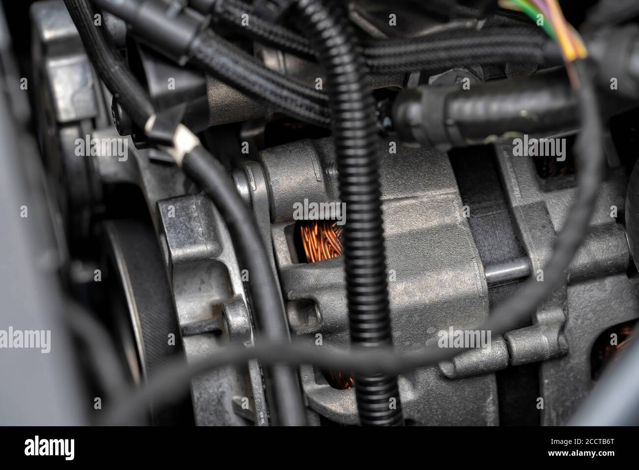 Détail de l'alternateur d'un moteur de voiture moderne. Banque D'Images