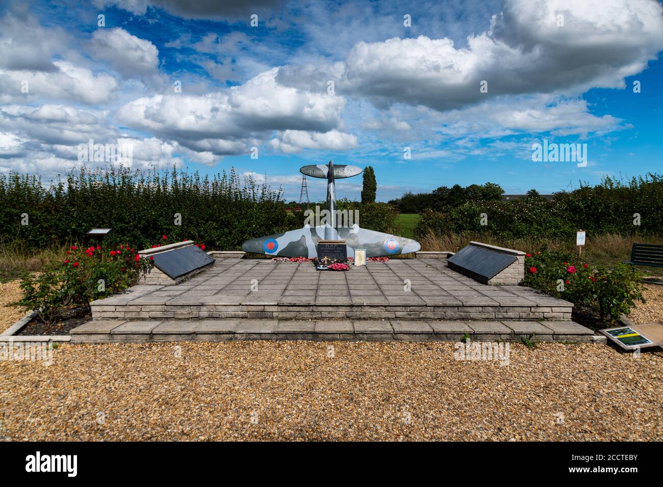 Mémorial de la Seconde Guerre mondiale de la baie de Bradwell de RAF capturant les noms des aviateurs de la RAF, de l'ARC et de la RNZAF, ainsi qu'un seul aviateur belge libre perdu pendant la guerre. Banque D'Images