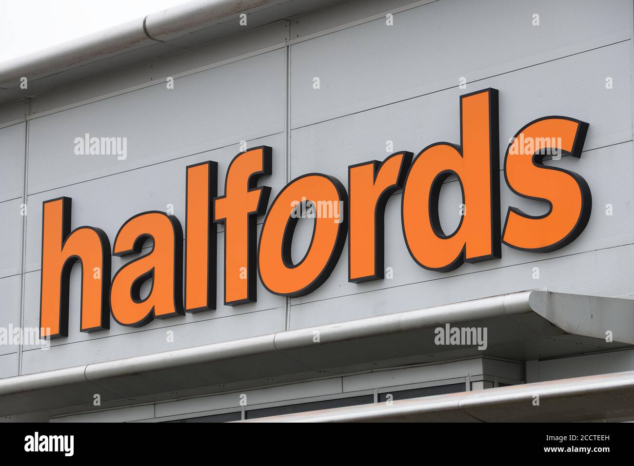 Panneau extérieur de Halfords Shop à Braehead, Glasgow, Écosse, Royaume-Uni, Europe Banque D'Images