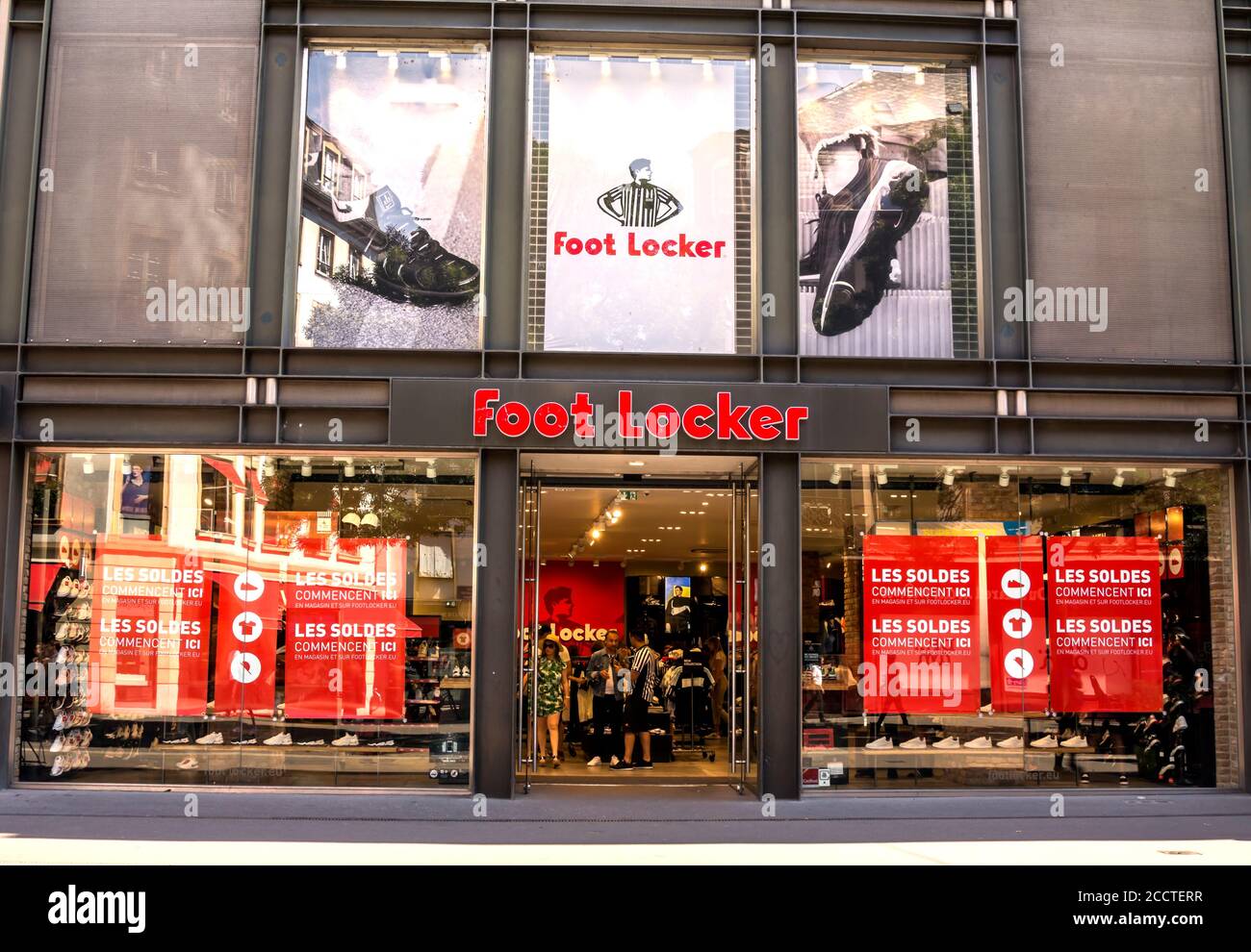 Strasbourg, France, 3 juillet 2019 : magasin foot Locker à Strasbourg. Foot  Locker Retail, Inc. Est un détaillant américain de vêtements de sport et de  chaussures Photo Stock - Alamy
