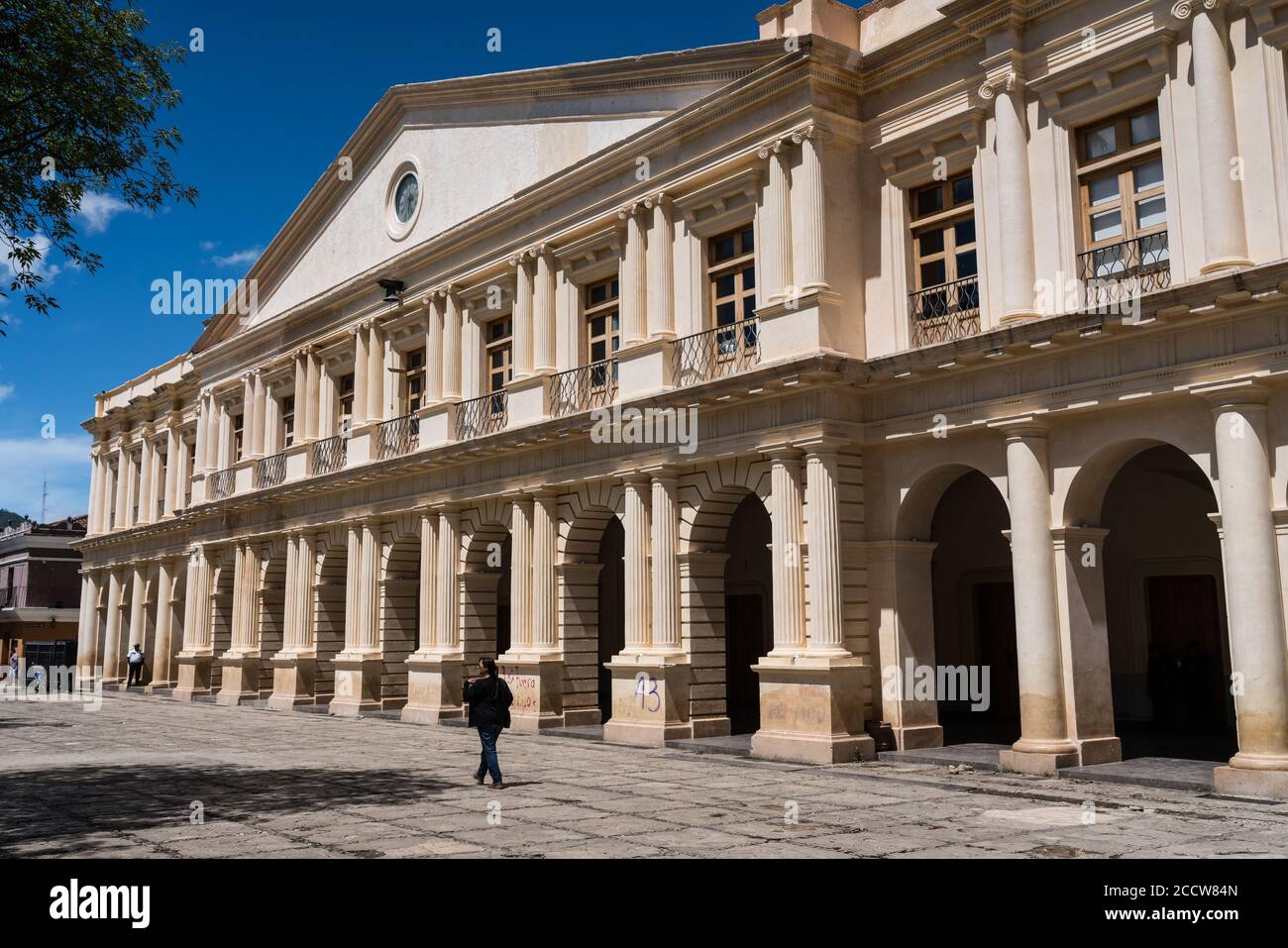 Le Palacio del Gobierno ou Palais du Gouvernement est l'hôtel de ville de San Cristobal de las Casas, au Mexique. Il a été construit dans les années 1800 en styl néoclassique Banque D'Images