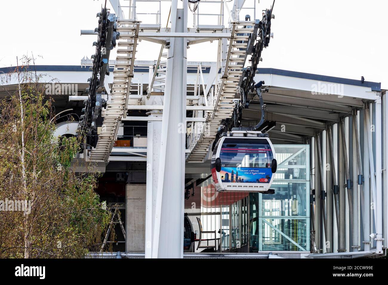 Londres, Royaume-Uni. 24 août 2020. Le téléphérique Emirates Air Line est relié à l'aérogare sud de Londres. Crédit : SOPA Images Limited/Alamy Live News Banque D'Images