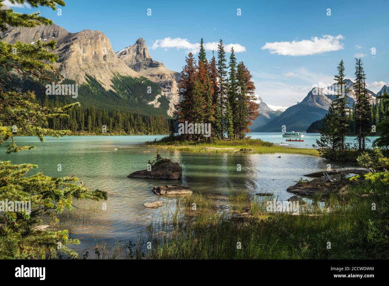 Parc national Jasper, Alberta, Canada, l'île Spirit sur le lac Maligne pendant l'été. Banque D'Images