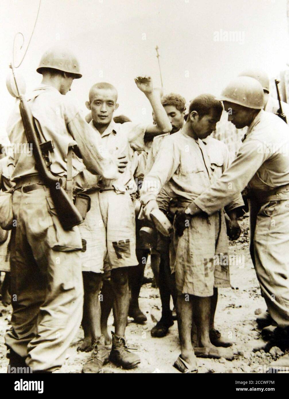 Prisonniers de guerre japonais sous la direction de la police militaire dans les îles Philippines, deuxième Guerre mondiale (34340839541). Banque D'Images