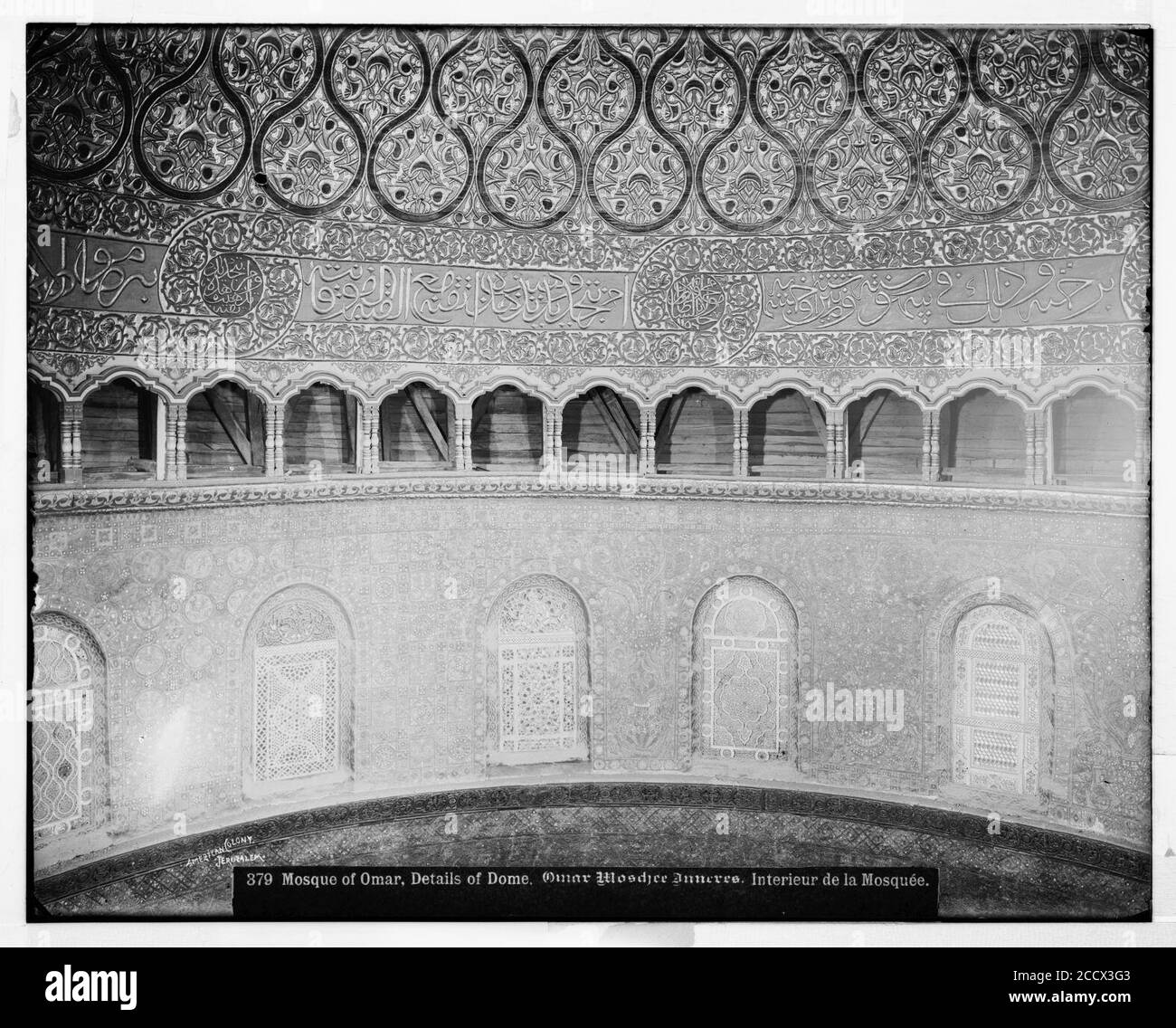 Jérusalem (El-Kouds). Mosquée d'Omar (c.-à-d., dôme du Rocher), intérieur, montrant des mosaïques dans le tambour Banque D'Images