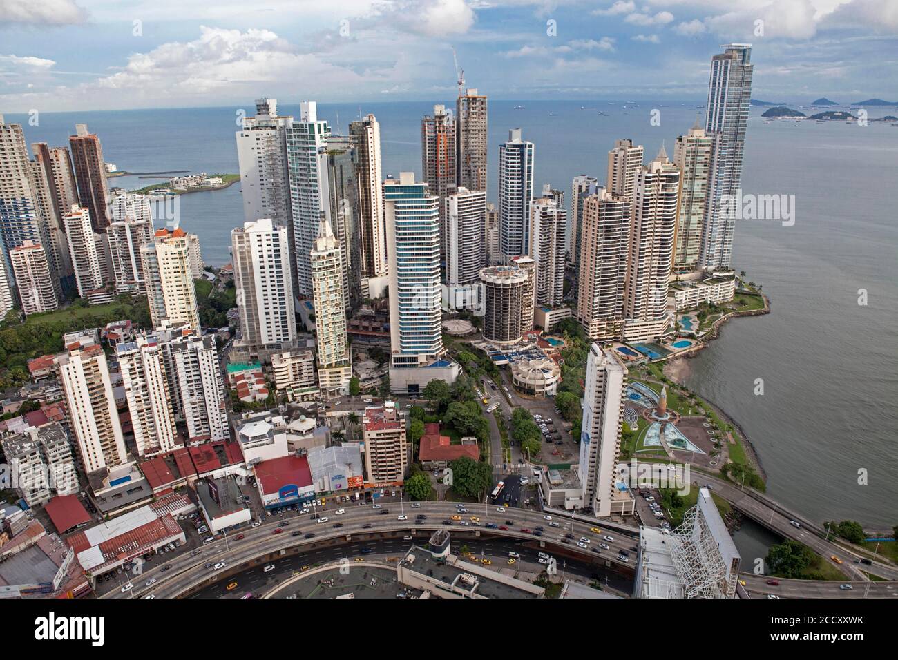 Gratte-ciels dans le district de Punta Paitilla dans la baie de Panama City, Panama Banque D'Images