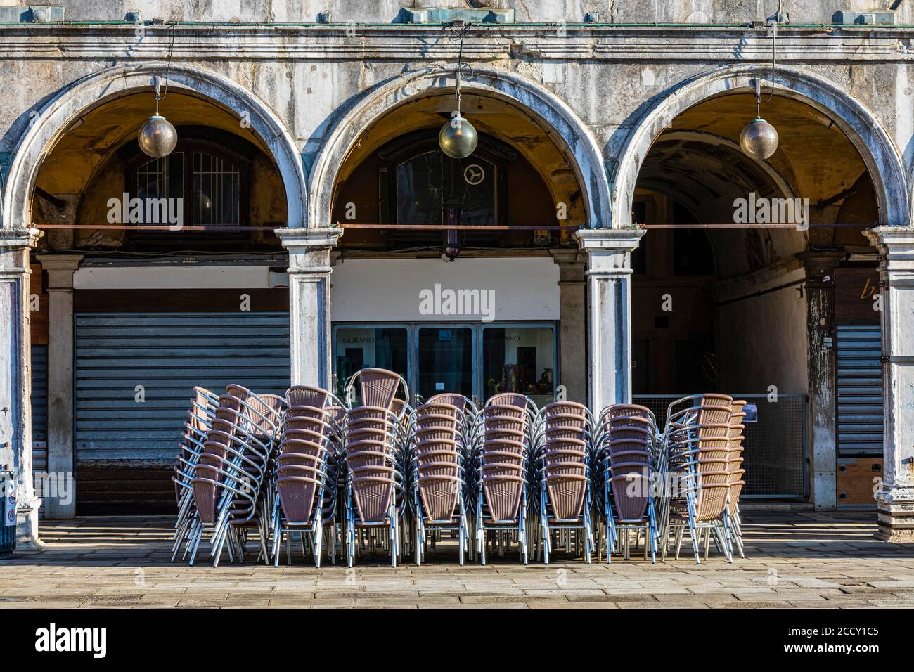 Restaurant fermé sur la Piazza San Marco en raison de la pandémie de Corona, Venise, Vénétie, Italie Banque D'Images