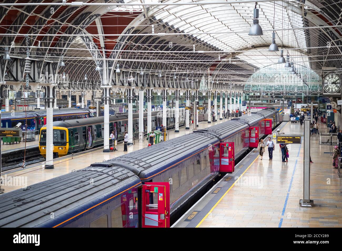 Londres, Royaume-Uni - 17 avril 2019 - Paddington Station, une célèbre gare ferroviaire dans le centre de Londres Banque D'Images
