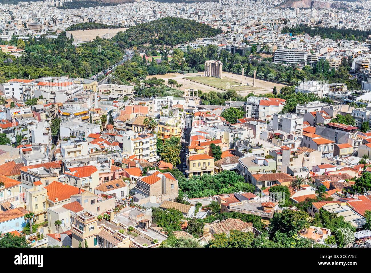 Temple de Zeus, Arche d'Hadrien et centre-ville, Athènes, Grèce Banque D'Images