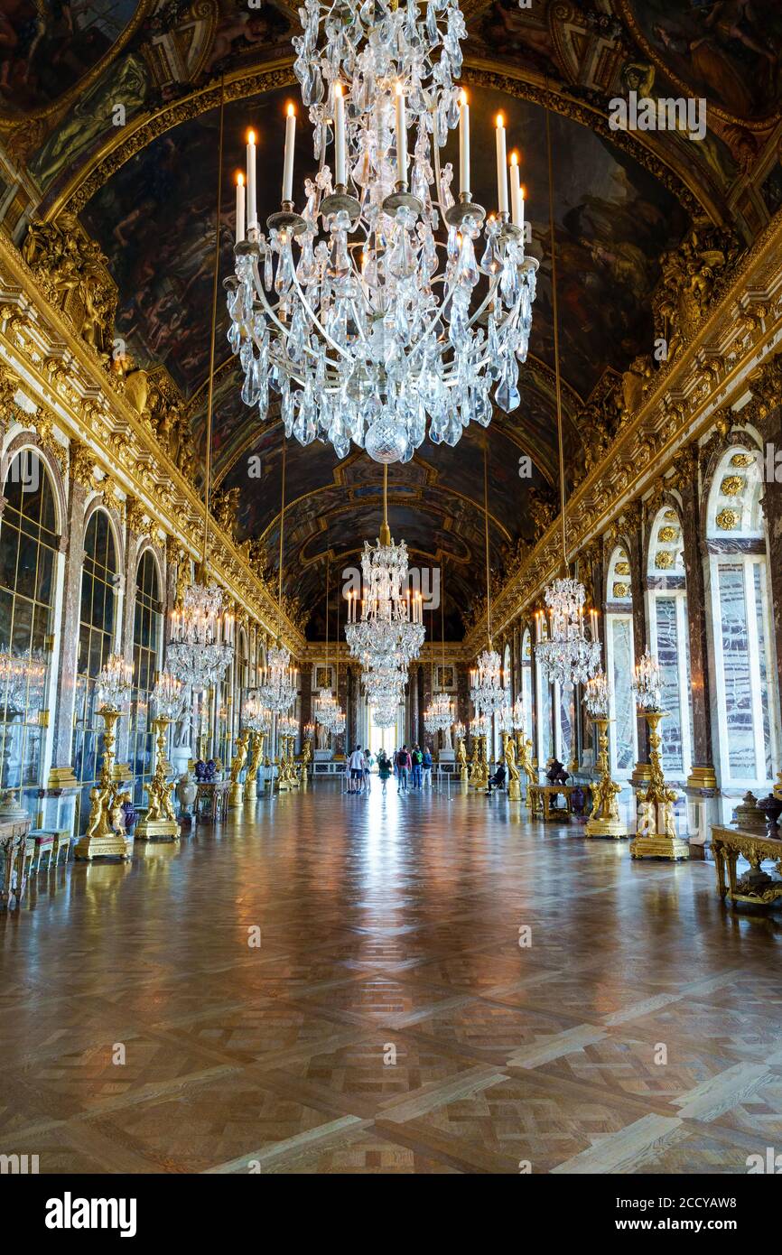 Galerie des glaces dans le palais de Versailles - France Banque D'Images