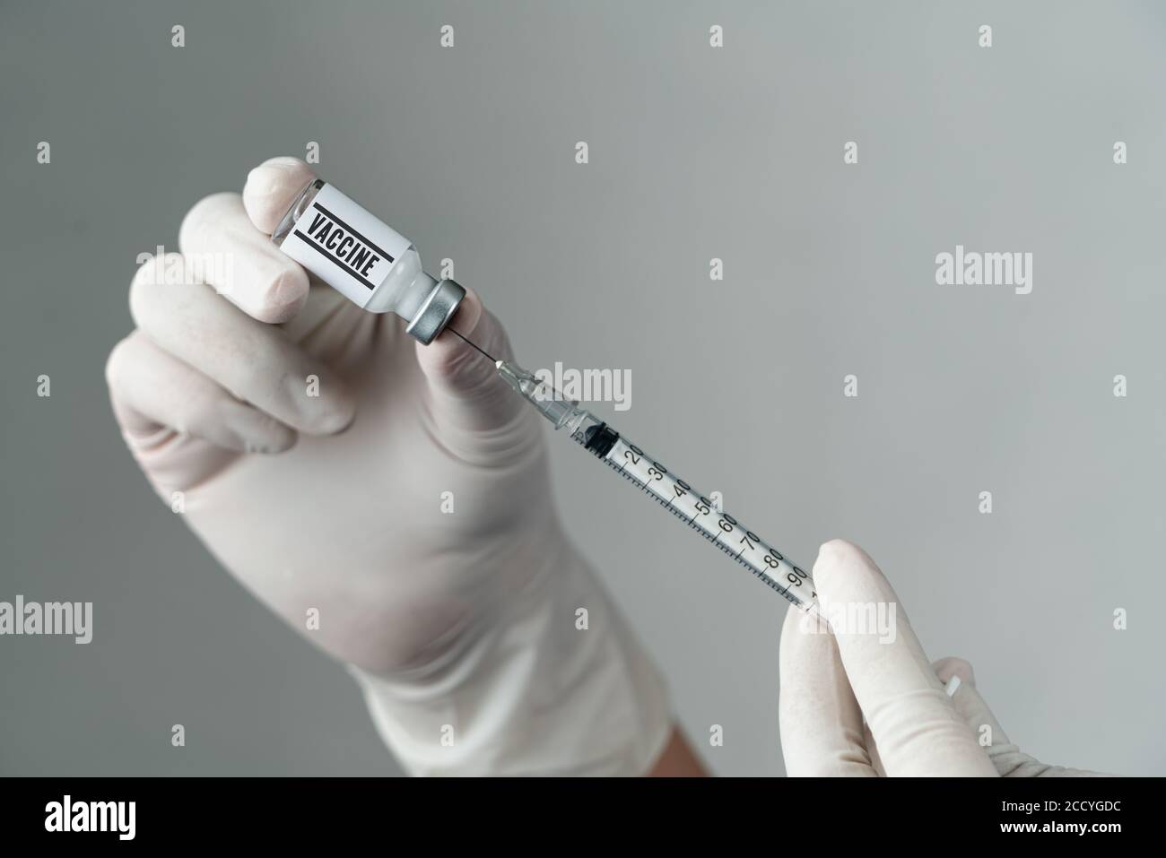 Injection de vaccins et de seringues pour la prévention, la vaccination et le traitement par le coronavirus Covid-19 Banque D'Images
