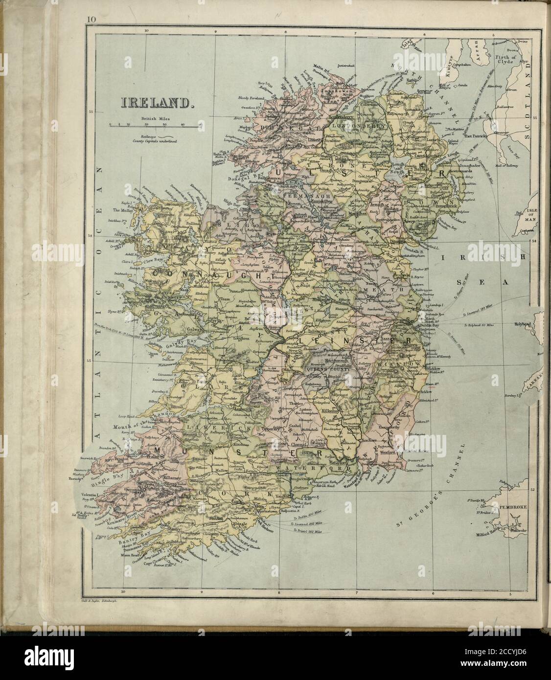 Sandycove Atlas plate 10 Ireland ; les marques délibérées attribuées à James Joyce incluent Cappoquin, d'où vient le premier amant de Molly Bloom ; de l'Atlas impérial Globe de Gall & Inglis de géographie moderne et ancienne, Londres/Édimbourg, 1903. Les étiquettes qui sont des noms de ville font référence à des marques claires sur la plaque. Pour plus d'informations, voir @SandycoveAtlas Facebook ou Twitter. Banque D'Images