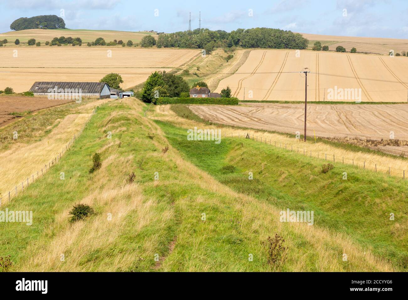 Fossé et terre rempart de la vue de Wansdike à Morgans Hill, près de Devozes, Wiltshire, Angleterre, Royaume-Uni Banque D'Images