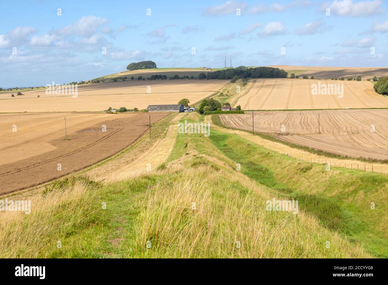 Fossé et terre rempart de la vue de Wansdike à Morgans Hill, près de Devozes, Wiltshire, Angleterre, Royaume-Uni Banque D'Images