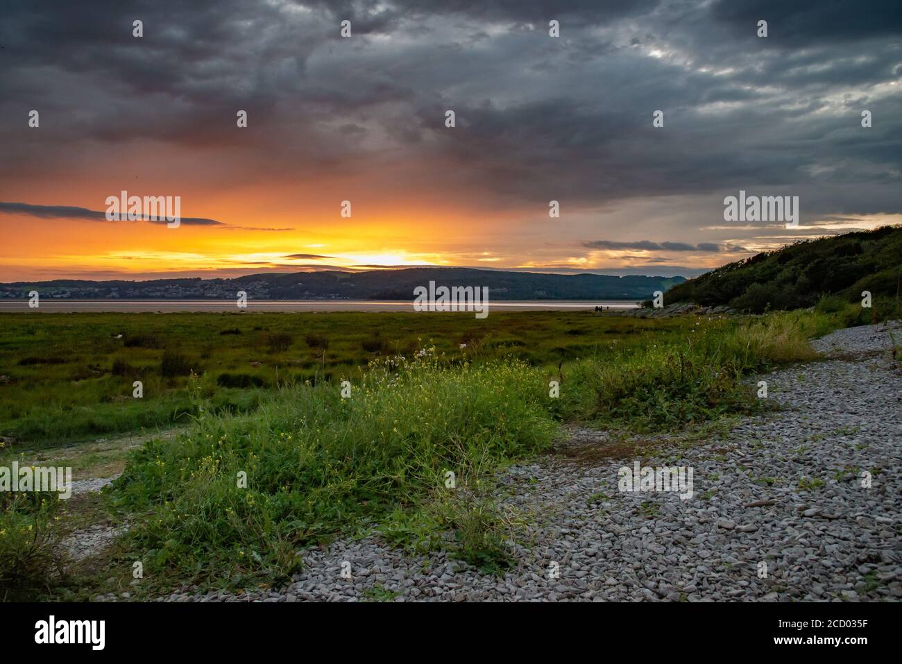 Vue sur l'estuaire du Kent au coucher du soleil depuis New Barns, Arnside, Cumbria, Royaume-Uni. Banque D'Images