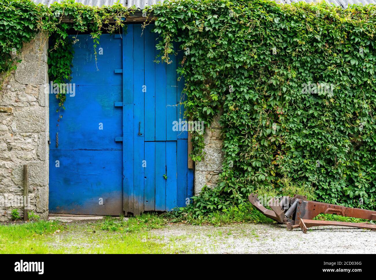 Porte de grange bleue, Silverdale, Carnforth, Lancashire, Royaume-Uni. Banque D'Images