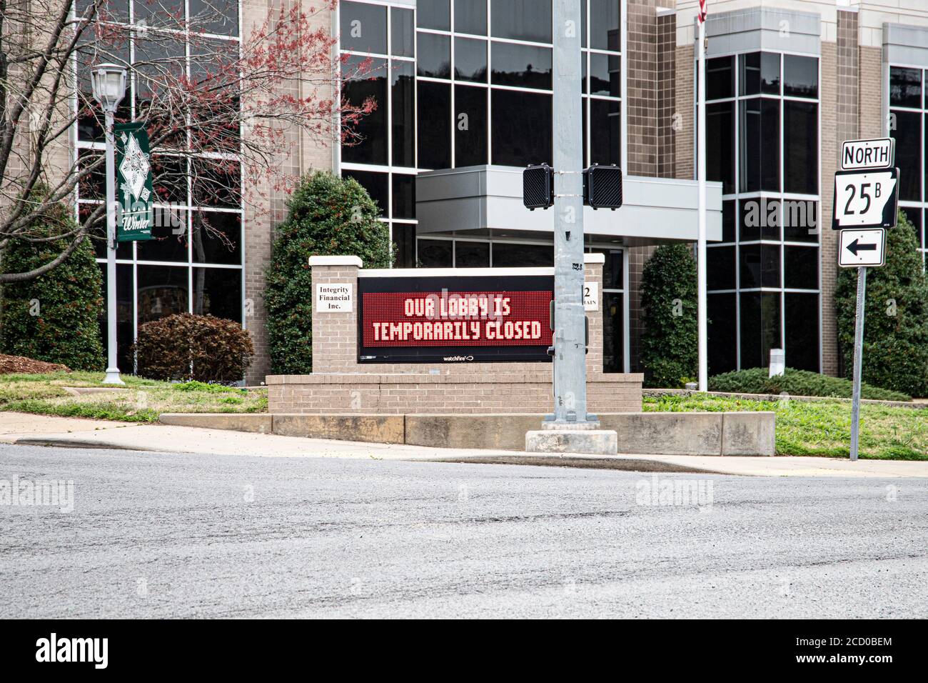 Heber Springs, AR.commerces proches, y compris un cinéma, une banque et une église en raison d'une pandémie de coronavirus. 20 mars 2020. @ Veronica Bruno / Alamy Banque D'Images