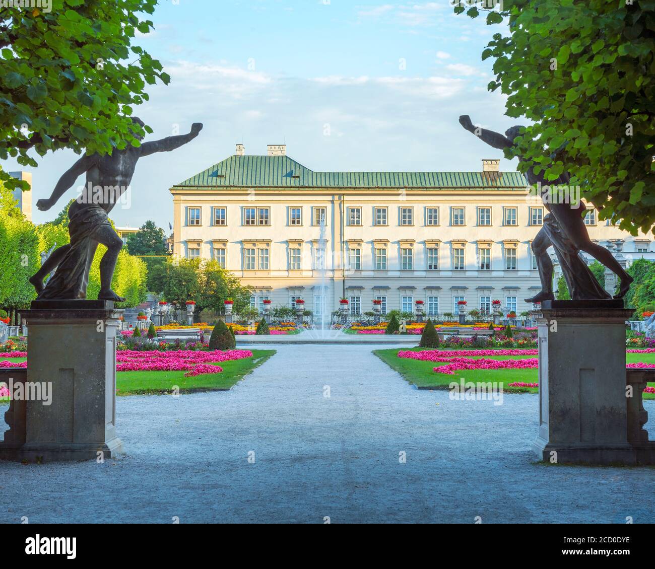 Le palais Mirabell a été construit en 1606 par l'archevêque wolf Dietrich pour son Salome Alt. Bien-aimé aujourd'hui, il sert de toile de fond pour les plus romantiques Banque D'Images