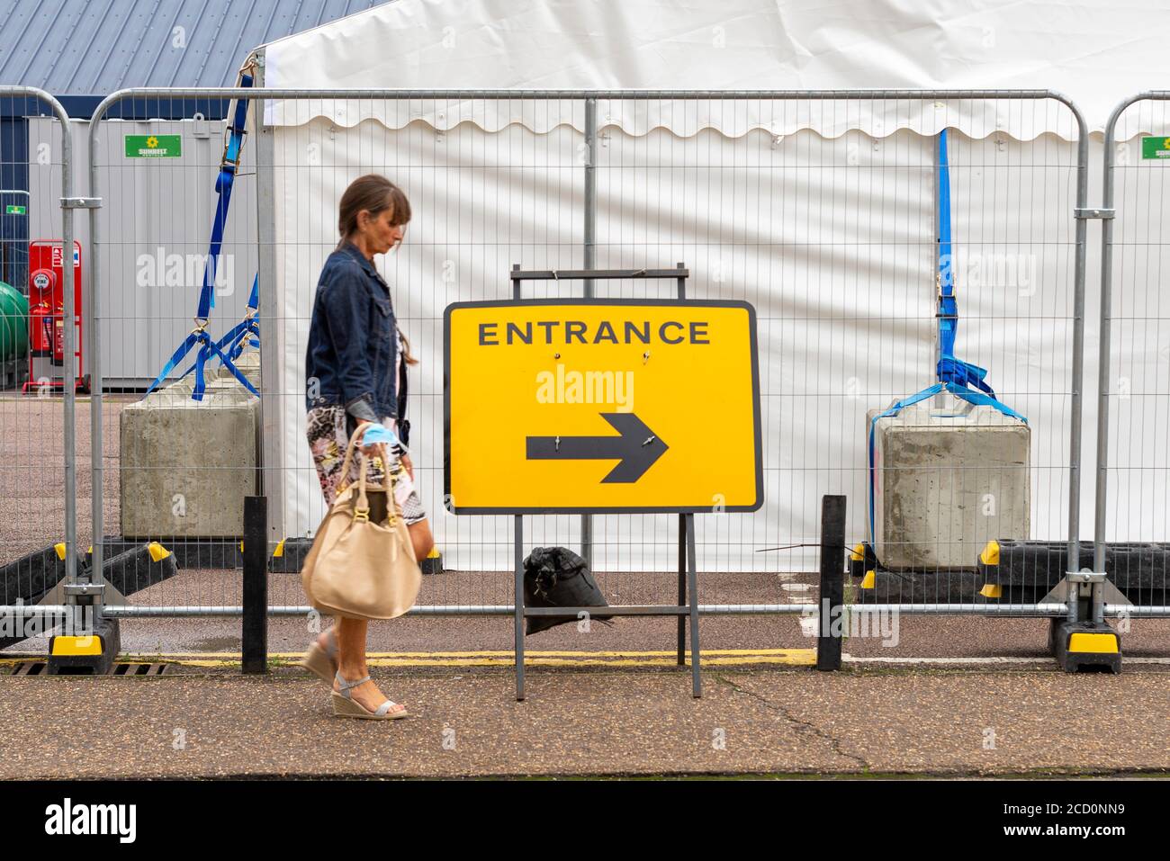 Site de test du coronavirus COVID-19 qui prend le contrôle du parking de Short Street à Southend on Sea, Essex, Royaume-Uni. Ministère de la Santé et des soins sociaux (DRSC) Banque D'Images