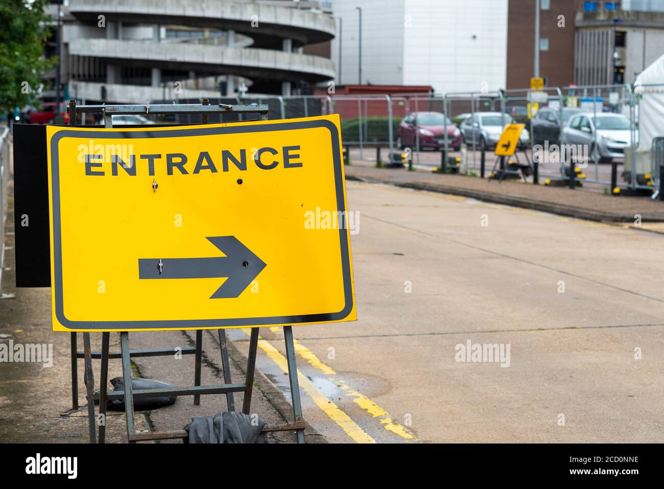 Site de test du coronavirus COVID-19 qui prend le contrôle du parking de Short Street à Southend on Sea, Essex, Royaume-Uni. Ministère de la Santé et des soins sociaux (DRSC) Banque D'Images