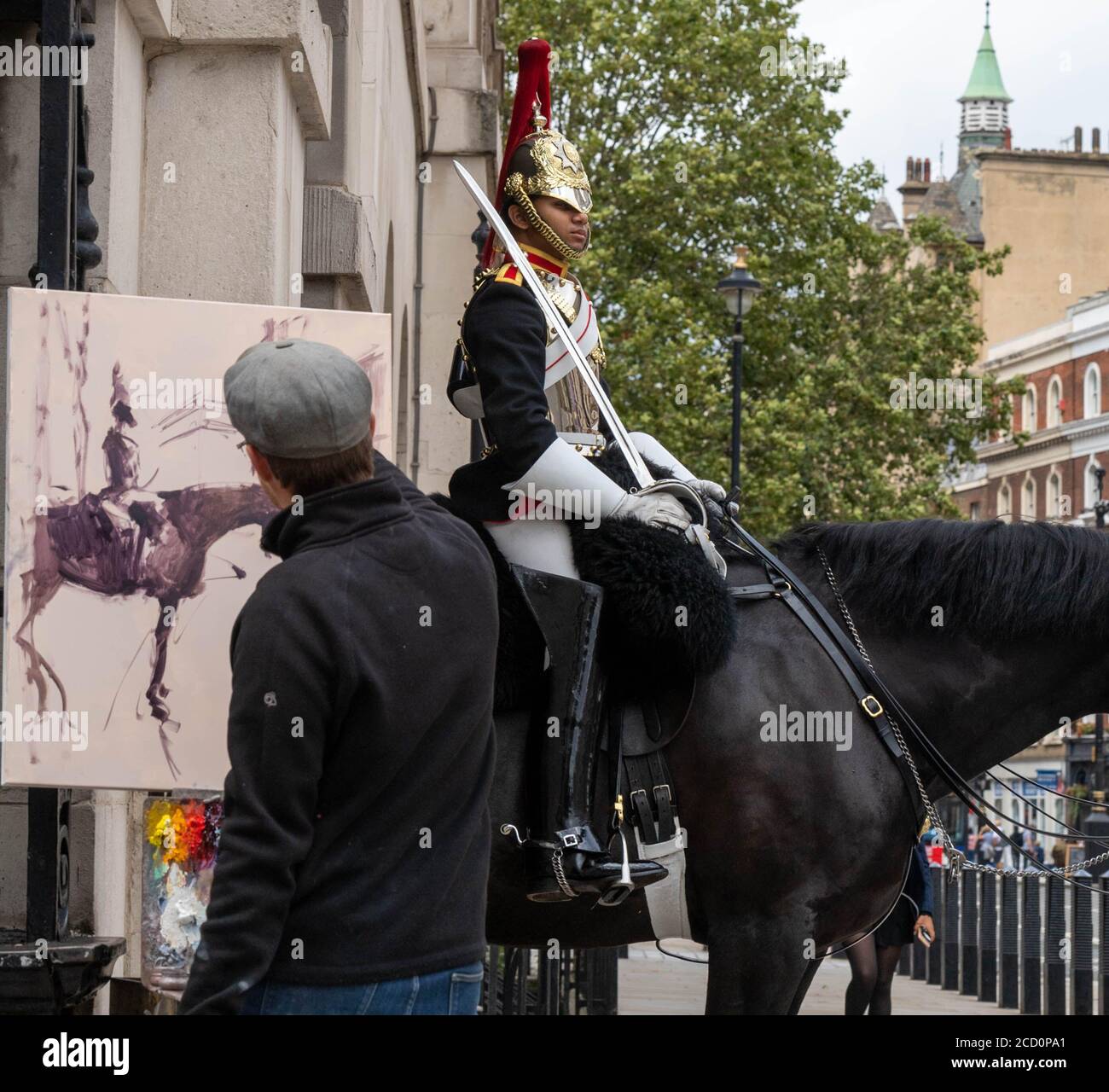 Londres le 25 août 2020 Rob Pointon un artiste de plein air peint les soldats montés au Horse Guards Parade. Il espère que les photos seront accrochées au musée des gardes à cheval. Crédit : Ian Davidson/Alay Live News Banque D'Images