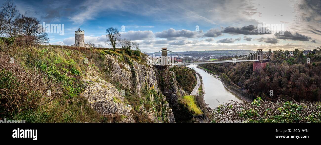 Le pont suspendu Clifton qui enjambe la rivière Avon à Bristol et le Clifton Observatory qui surplombe la gorge. Banque D'Images