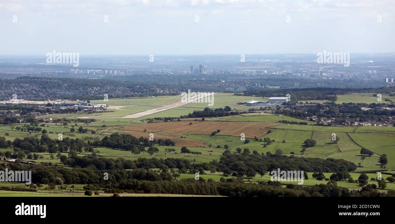 Vue aérienne distante de l'aéroport de Leeds Bradford, West Yorkshire Banque D'Images