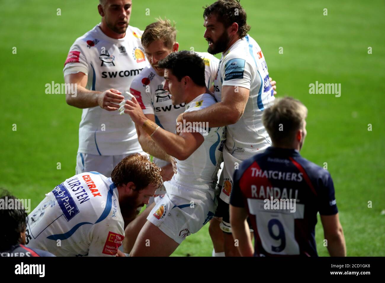 Sam Hidalgo-Clyne (au centre), chef d'Exeter, célèbre sa deuxième tentative avec ses coéquipiers lors du match Gallagher Premiership à Ashton Gate, Bristol. Banque D'Images