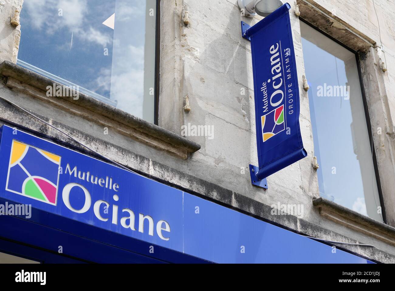 Bordeaux , Aquitaine / France - 08 16 2020 : logo Mutuelle Ociane et signature textuelle sur l'entrée de l'agence d'une partie du groupe Matmut un mutuel français Banque D'Images