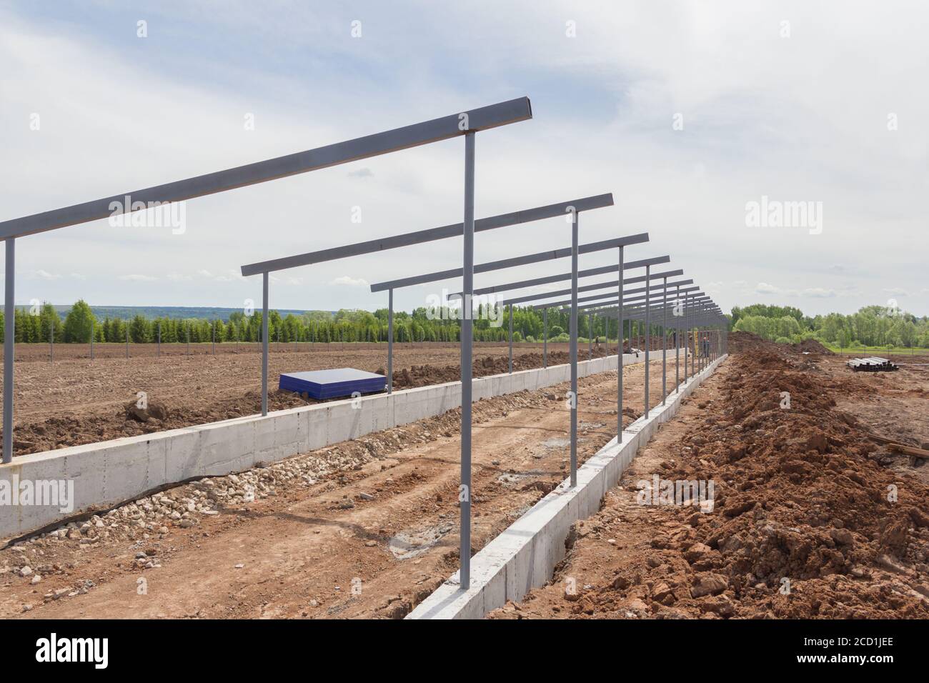 Construction cadre en acier du nouveau duilding. Construction du cadre principal du bâtiment. Bâtiments agricoles Banque D'Images