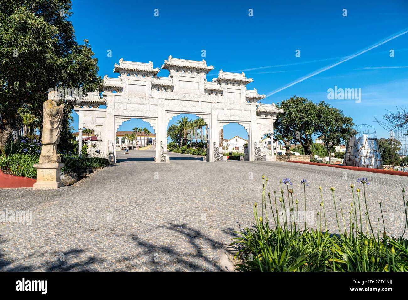 Park winery avec jardin et diverses statues de Bouddha et les soldats en terre cuite au Buddha Eden Park . Bombarral - Portugal . Banque D'Images