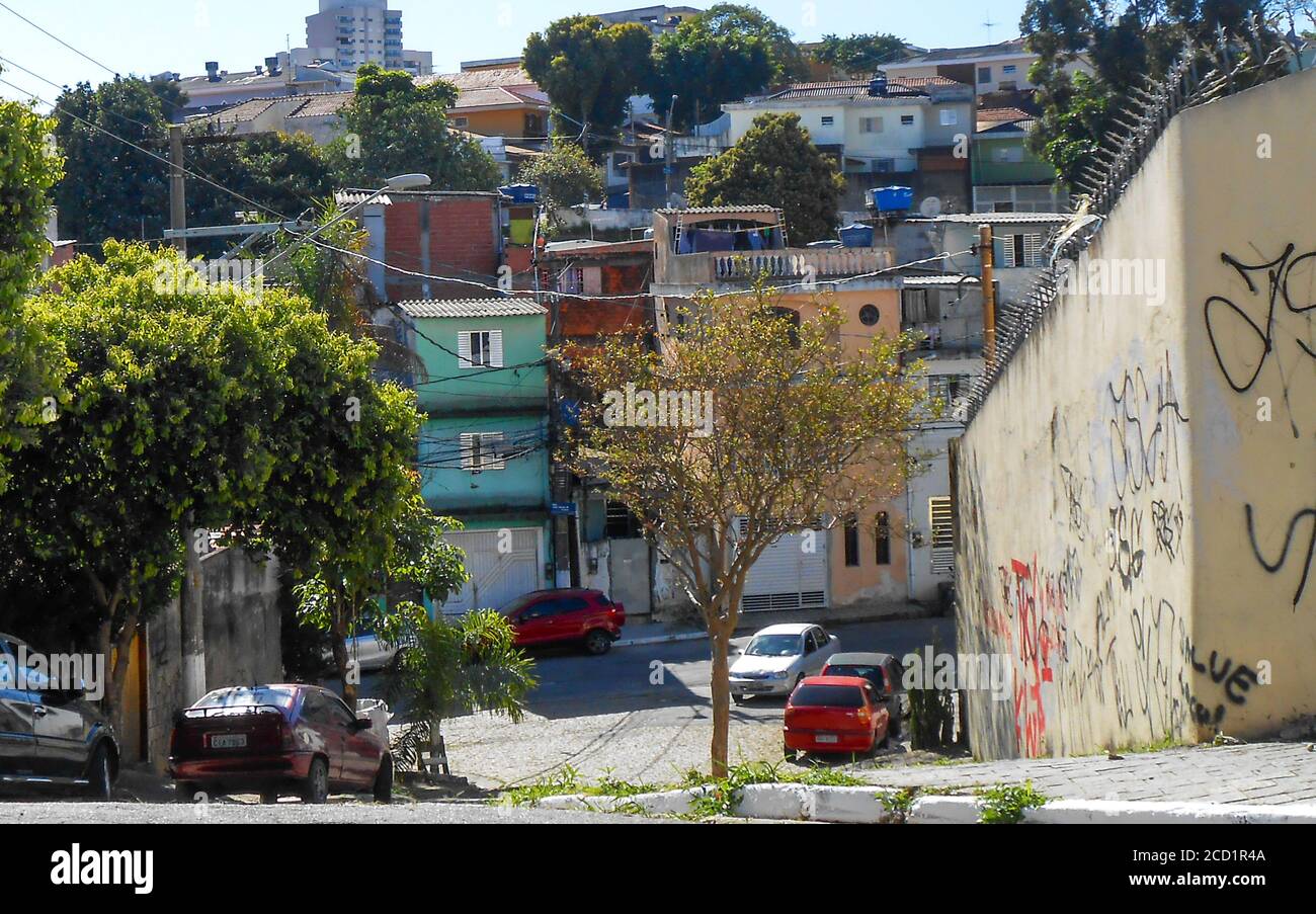 SÃO PAULO, SP - 25.08.2020 : CRESCIMENTO DAS CLASSES D E E QUARENTENA - avec l'économie en baisse depuis le début de la quarantaine, une étude de la consultance Trends souligne que la détérioration du marché du travail va entraîner le déplacement de 15 millions de Brésiliens vers une classe sociale inférieure. Selon l'étude, près de 3.8 millions de ménages seront classés dans les strates sociales D et C. ce qui explique cette détérioration est la détérioration du travail, à la fois informel et formel, pendant la pandémie du coronavirus. (Photo: Centre des congrès de Cesar/Fotoarena) Banque D'Images