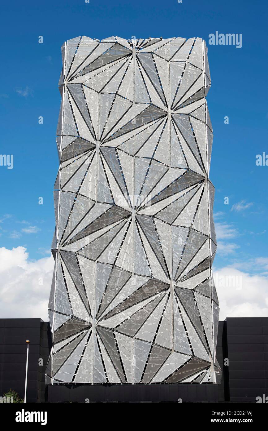 Londres, Royaume-Uni. 24 août 2020. Le cloak optique de Conrad Shawcross mesure 49 mètres de haut, 20 mètres de large, 3 mètres de profondeur et pèse 600 tonnes. C'est le conduit d'évacuation sur le centre à faible intensité de carbone de la péninsule de Greenwich, surplombant l'approche du tunnel de Blackwall. Crédit : Dave Rushen/SOPA Images/ZUMA Wire/Alay Live News Banque D'Images