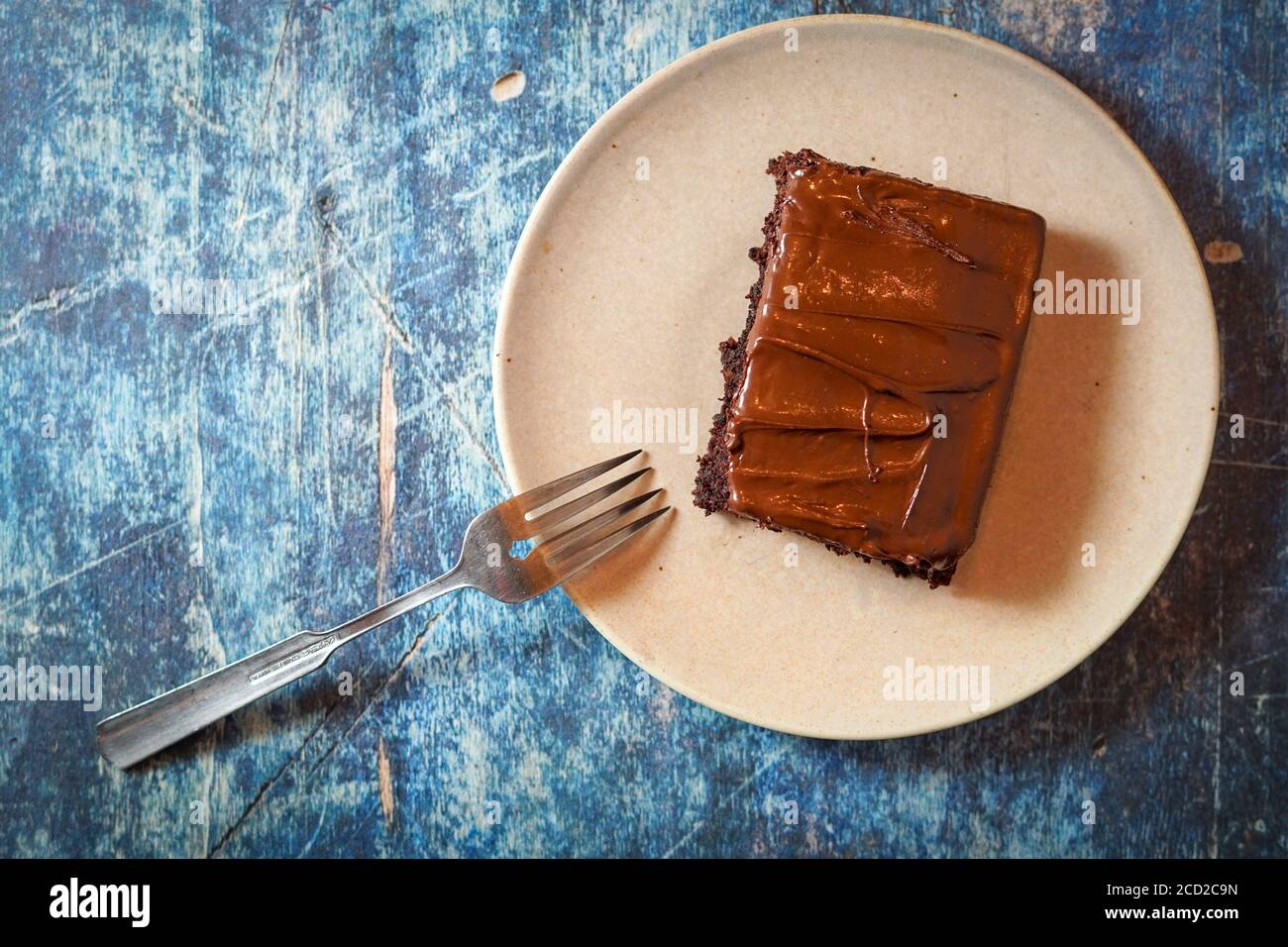 Gâteau de courgettes au chocolat avec glaçage au chocolat Banque D'Images