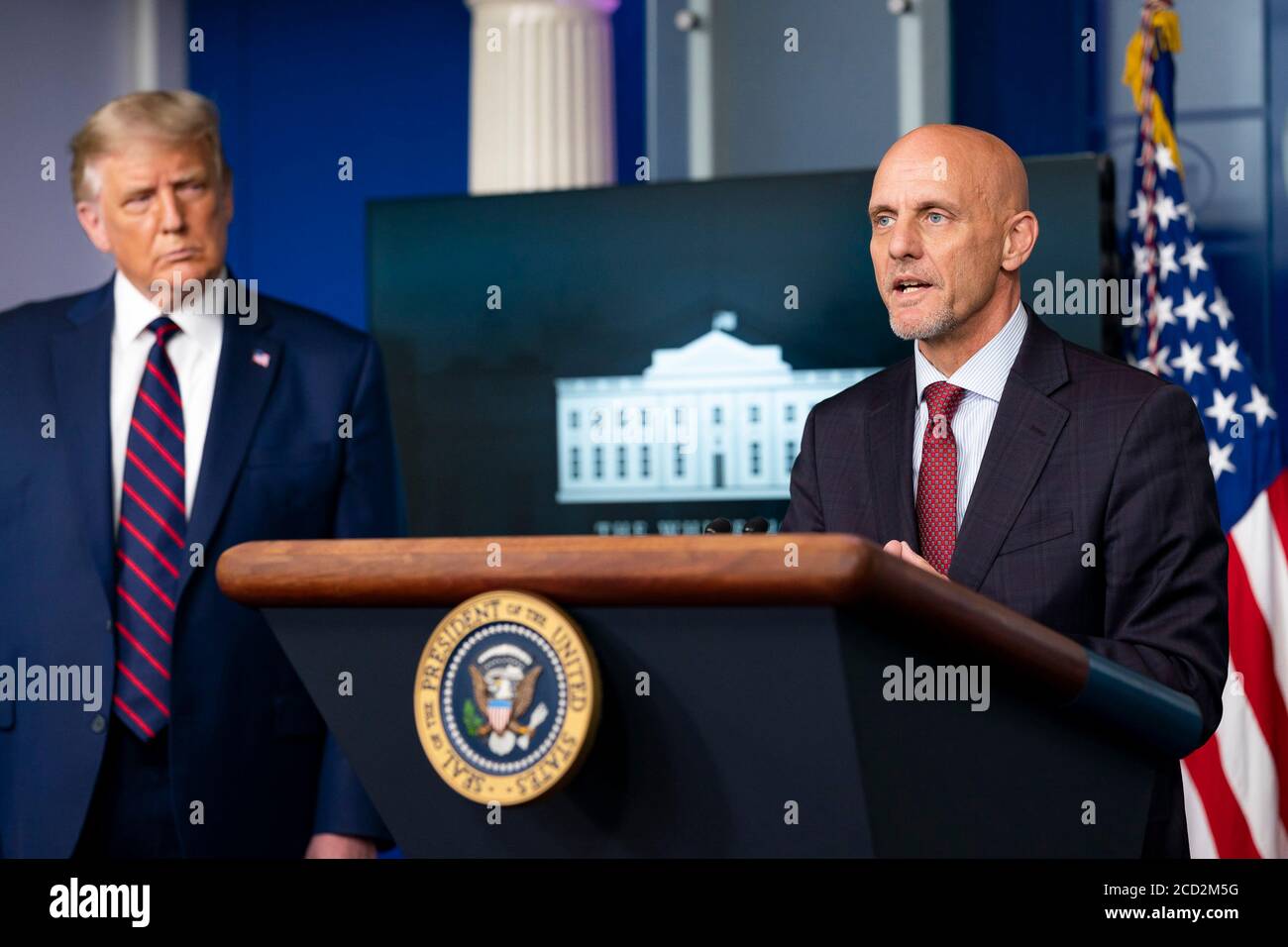 WASHINGTON DC, États-Unis - 23 août 2020 - le président des États-Unis Donald J Trump, accompagné du secrétaire à la Santé et aux Services sociaux Alex Azar et du commissaire de la Banque D'Images