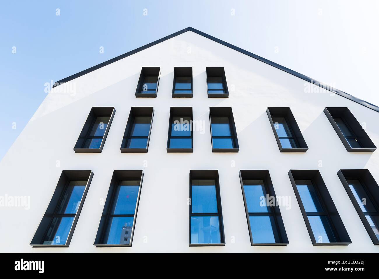 La façade de l'immeuble moderne blanc Banque D'Images