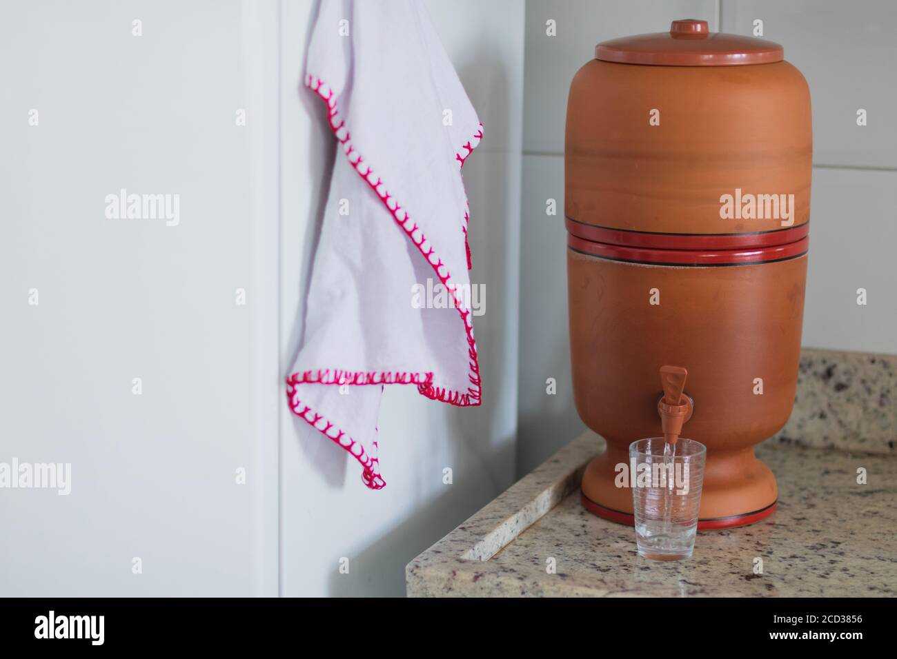 Filtre en argile largement utilisé au Brésil. Image du concept de culture  brésilienne Photo Stock - Alamy