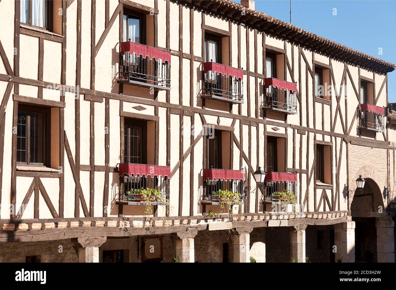 Architecture typique de la place principale de Penaranda de Duero (Burgos, Espagne) Banque D'Images