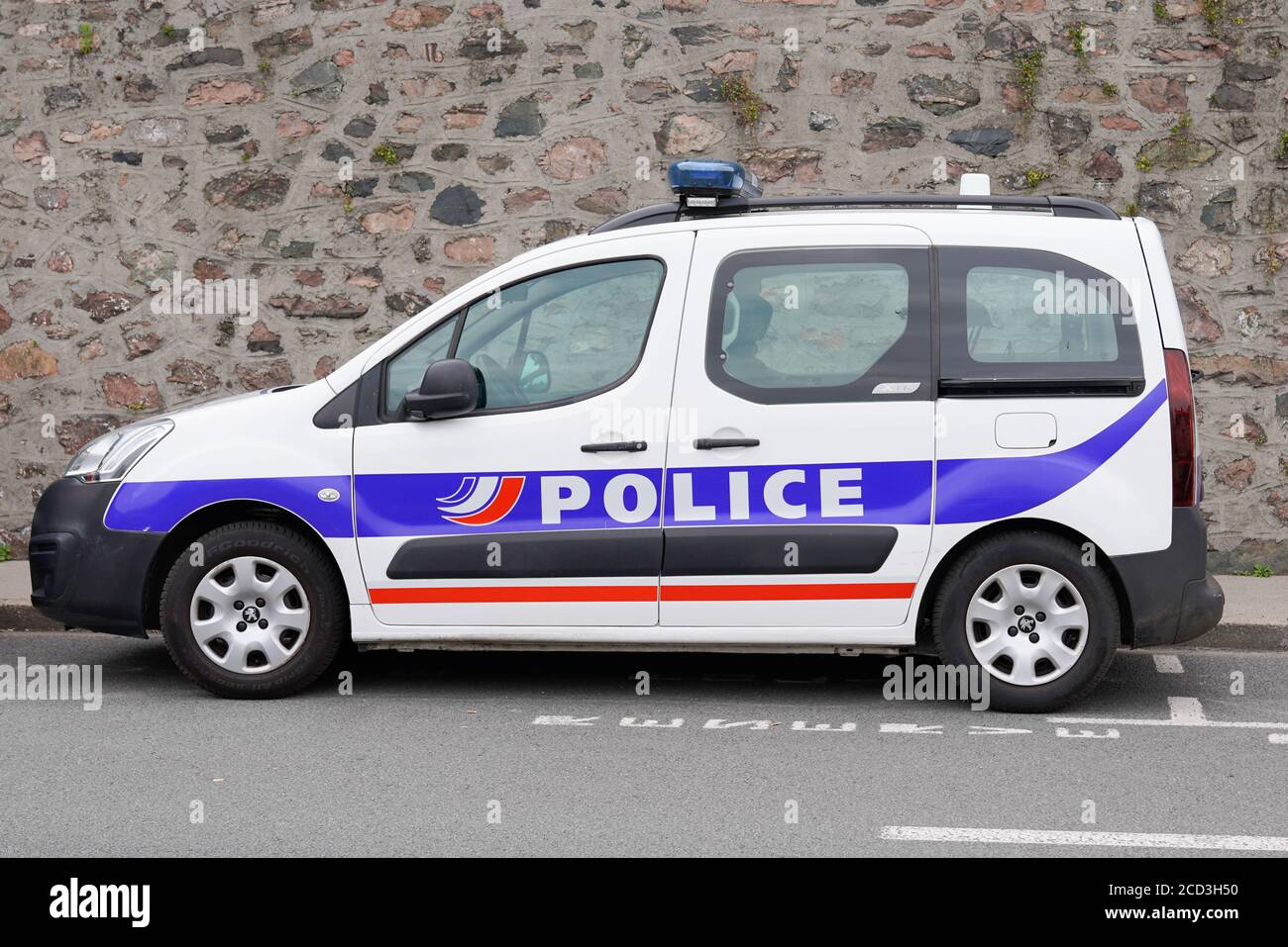 Mulhouse - France - 15 Juin 2020 - Vue De Profil De La Voiture De La Police  Nationale Française Garée Dans La Rue Banque D'Images et Photos Libres De  Droits. Image 149595491