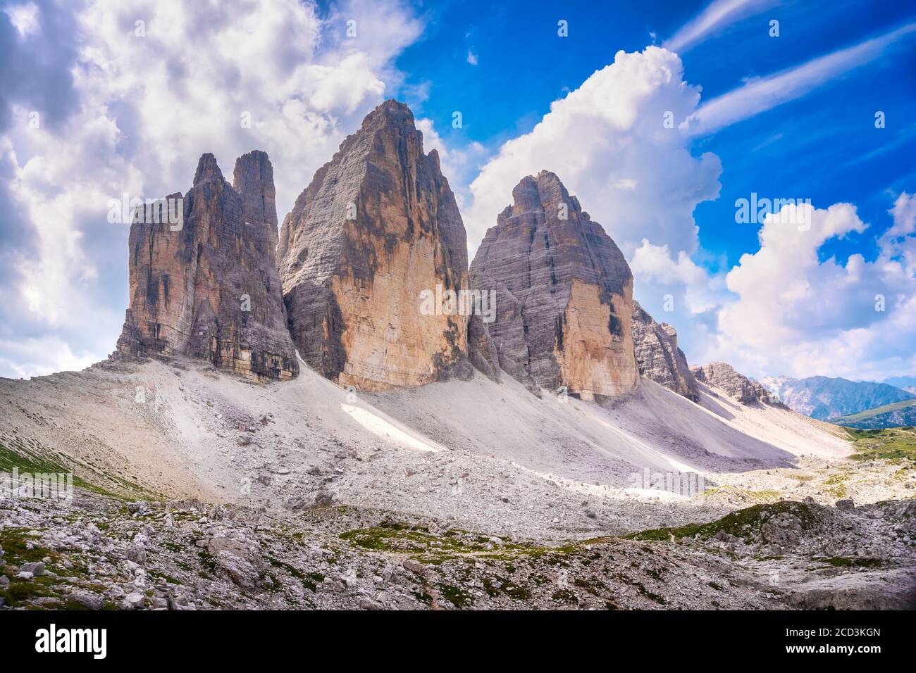 Tre Cime di Lavaredo groupe montagne vue panoramique. Dolomiti Alpes italiennes, Vénétie, Italie, Europe. Banque D'Images