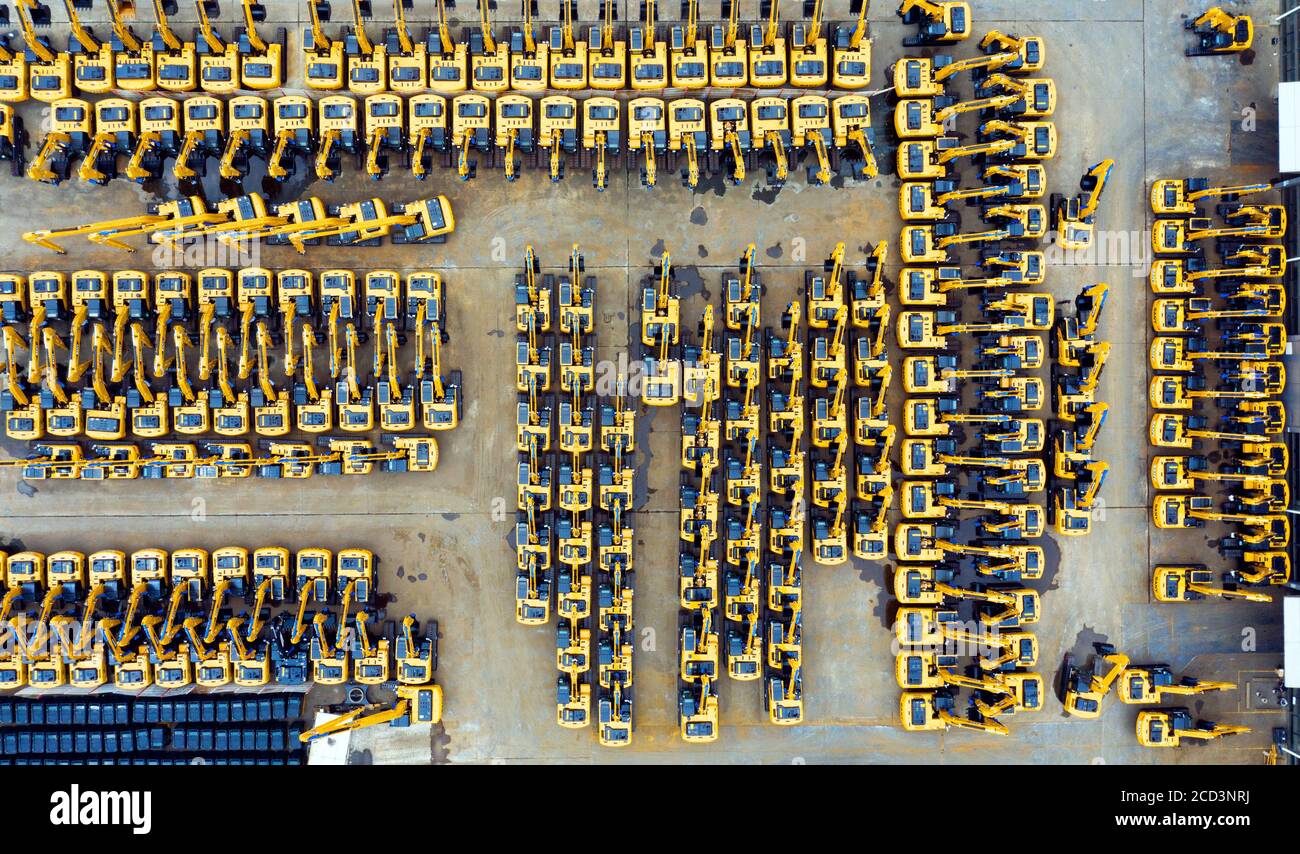 Une vue aérienne des réseaux d'excavateurs dans une usine de la multinationale chinoise de fabrication d'équipements lourds Sany Heavy Industry Co., Ltd. À Li Banque D'Images