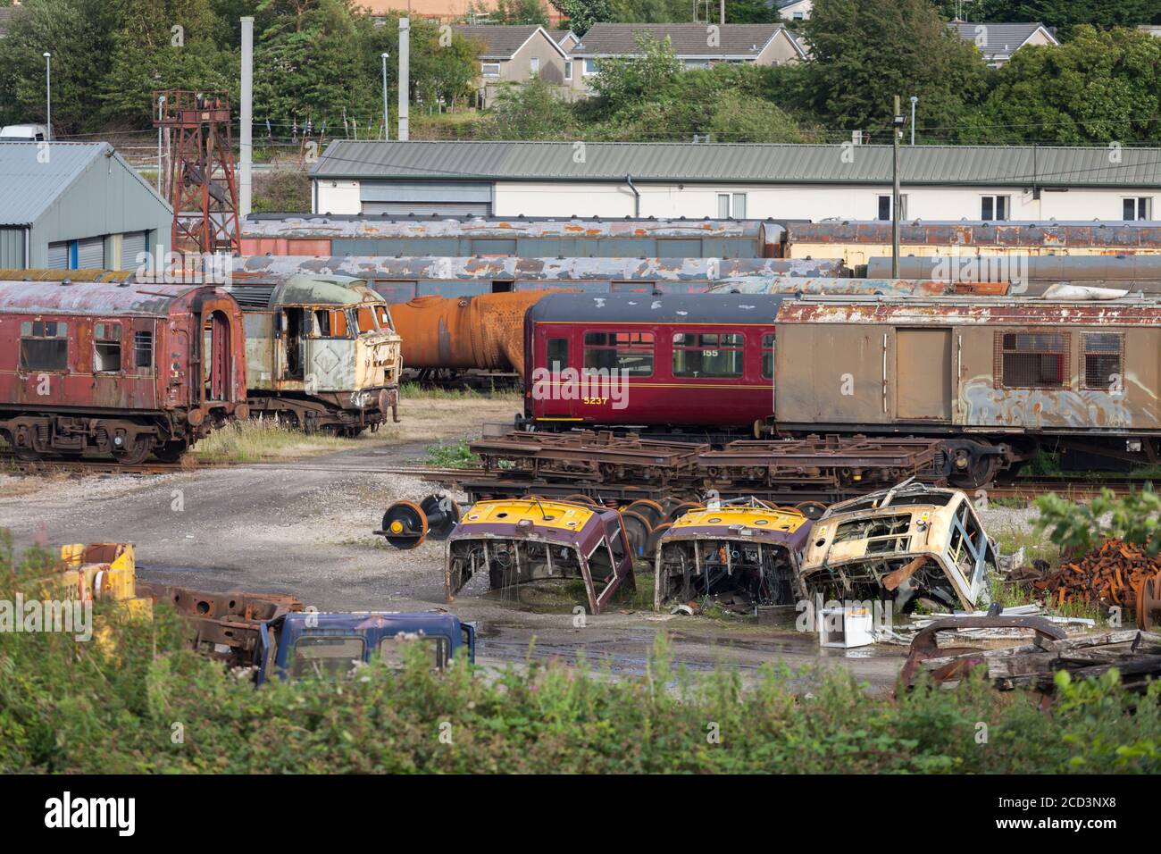 Retrait de la locomotive 47368 de classe 47 avec cabines de 47500 et 47236 en attente de ferraille au dépôt de la côte ouest des chemins de fer à Carnforth Banque D'Images