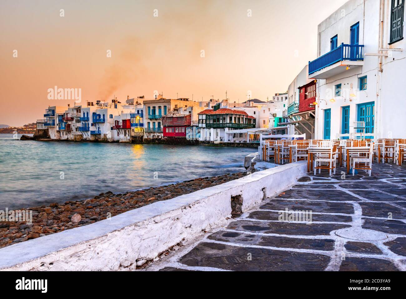Petite Venise, Mykonos. Taverne grecque typique des îles Cyclades, une partie de la Grèce sur la mer Égée. Banque D'Images